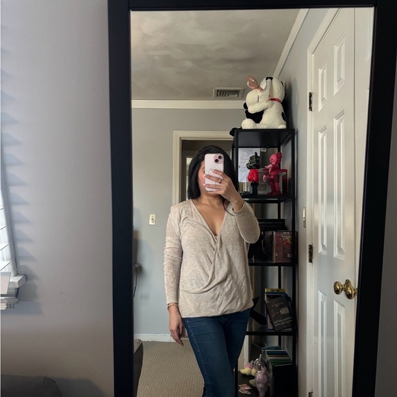 Abercrombie & Fitch Light Beige wrap sweater in XS. - Picture 4 of 8